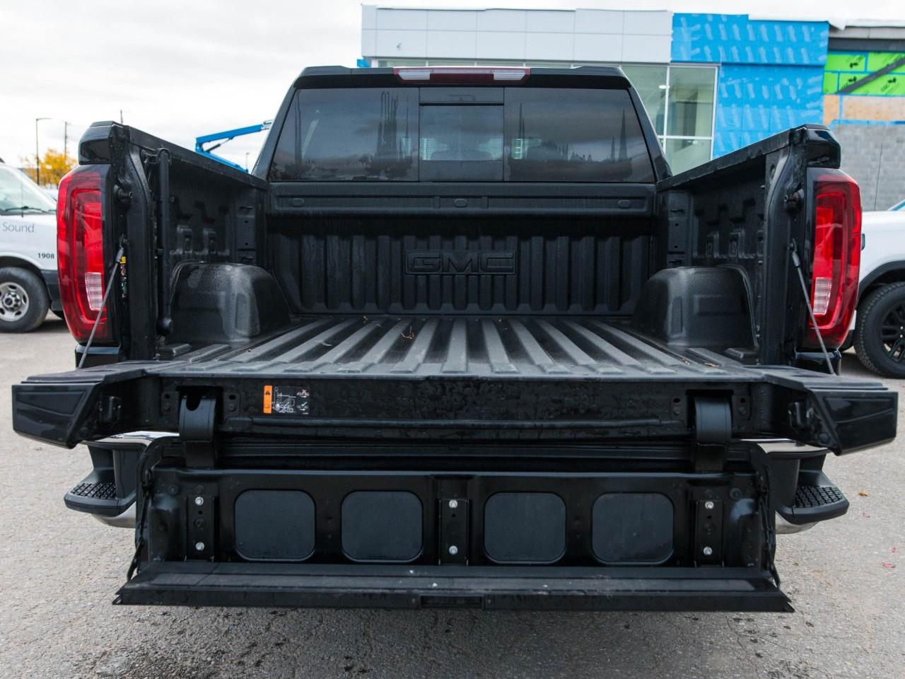 2023 GMC Sierra 1500 Crew Cab Short Box 4-Wheel Drive SLT Photo