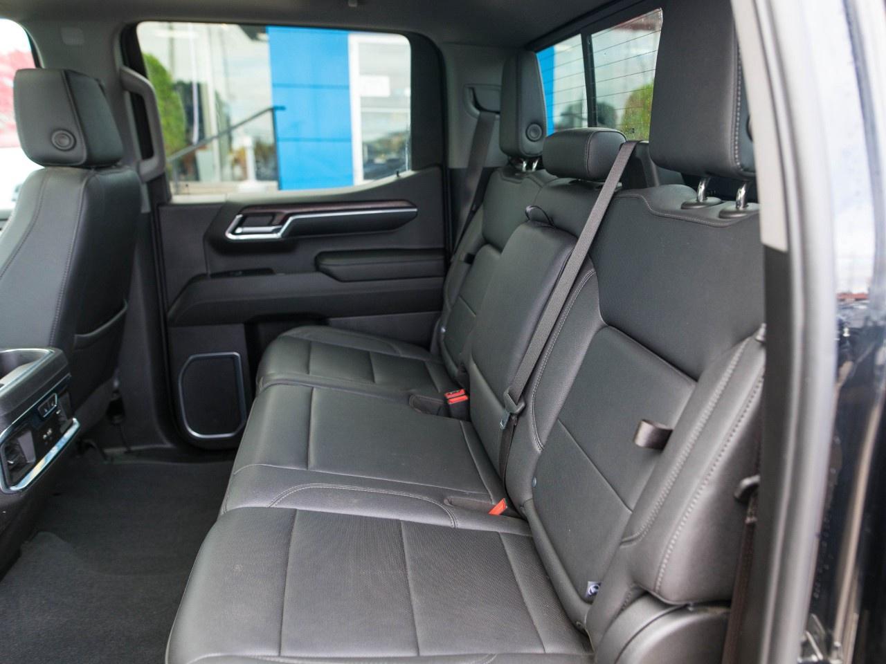 2023 GMC Sierra 1500 Crew Cab Short Box 4-Wheel Drive SLT Photo