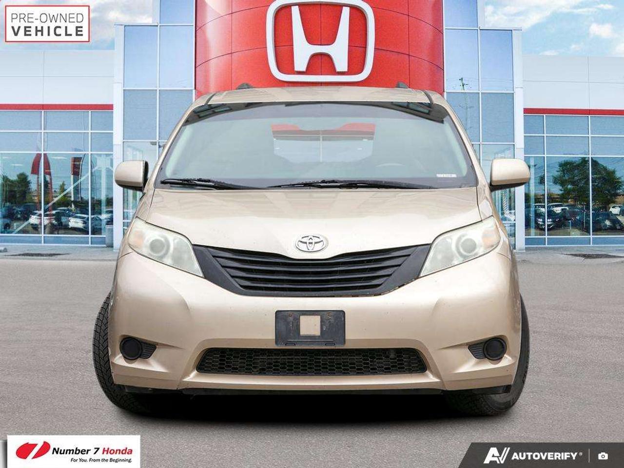 2011 Toyota Sienna 5dr V6 7-Pass FWD  *NO REPORTED ACCIDENTS* Photo5