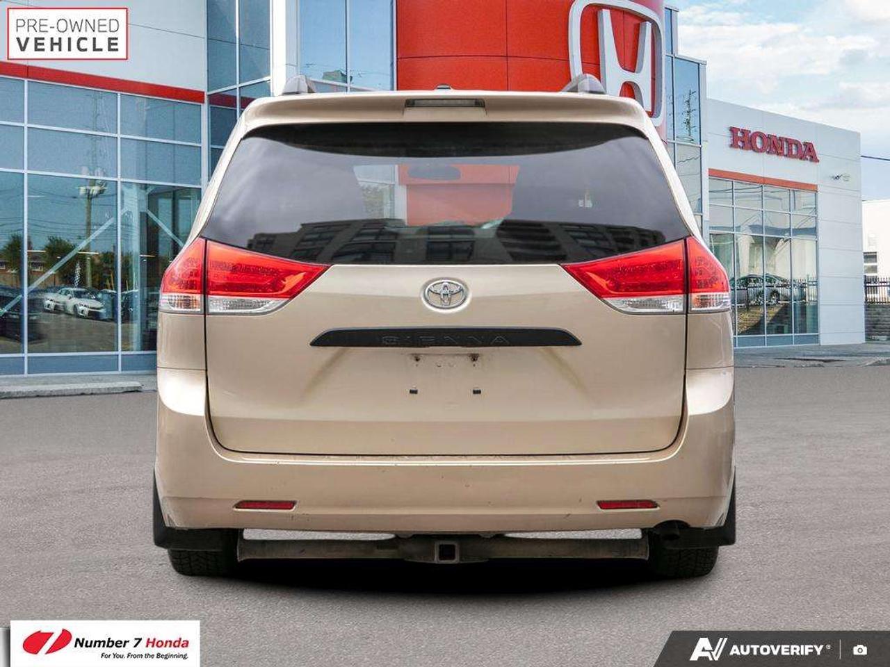 2011 Toyota Sienna 5dr V6 7-Pass FWD  *NO REPORTED ACCIDENTS* Photo