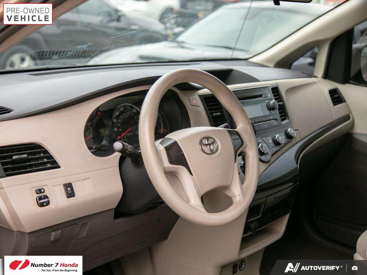 2011 Toyota Sienna 5dr V6 7-Pass FWD  *NO REPORTED ACCIDENTS* Photo