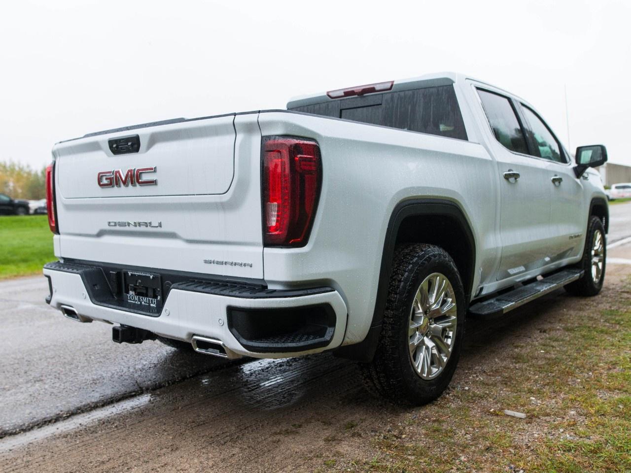2026 GMC Sierra 1500 Crew Cab Short Box 4-Wheel Drive Denali Photo