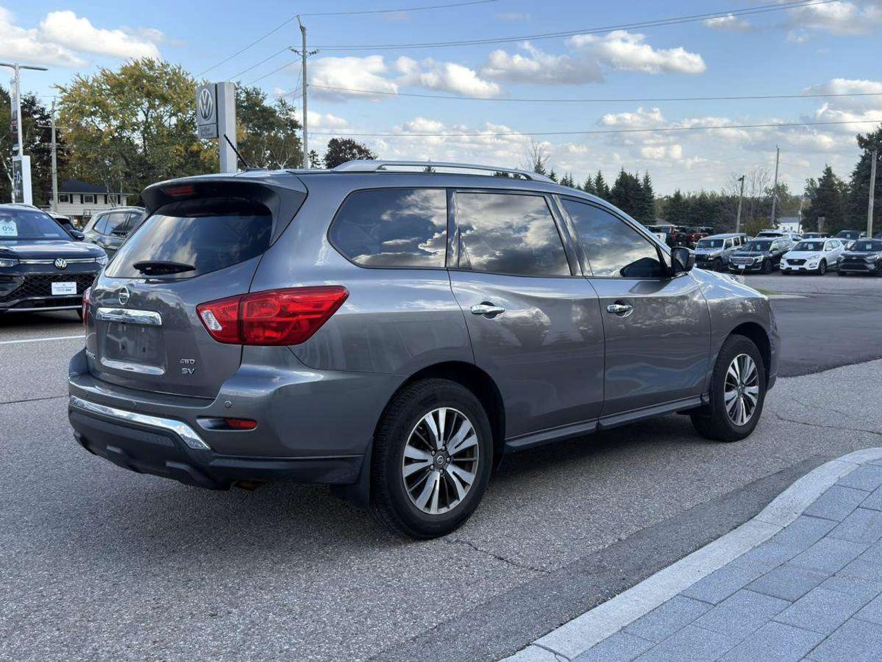 2017 Nissan Pathfinder  Photo