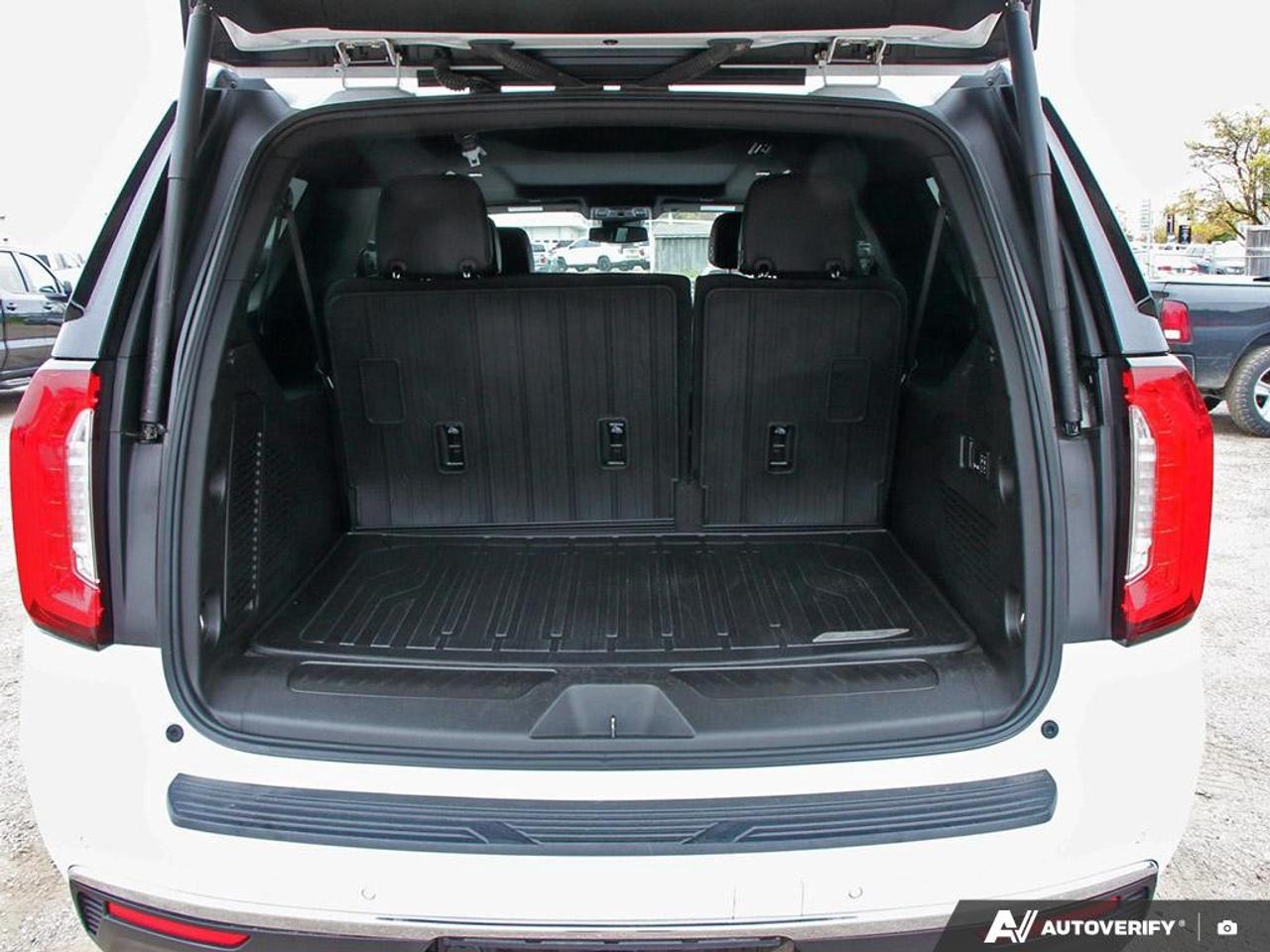 2023 GMC Yukon XL 4WD 4dr SLT Photo