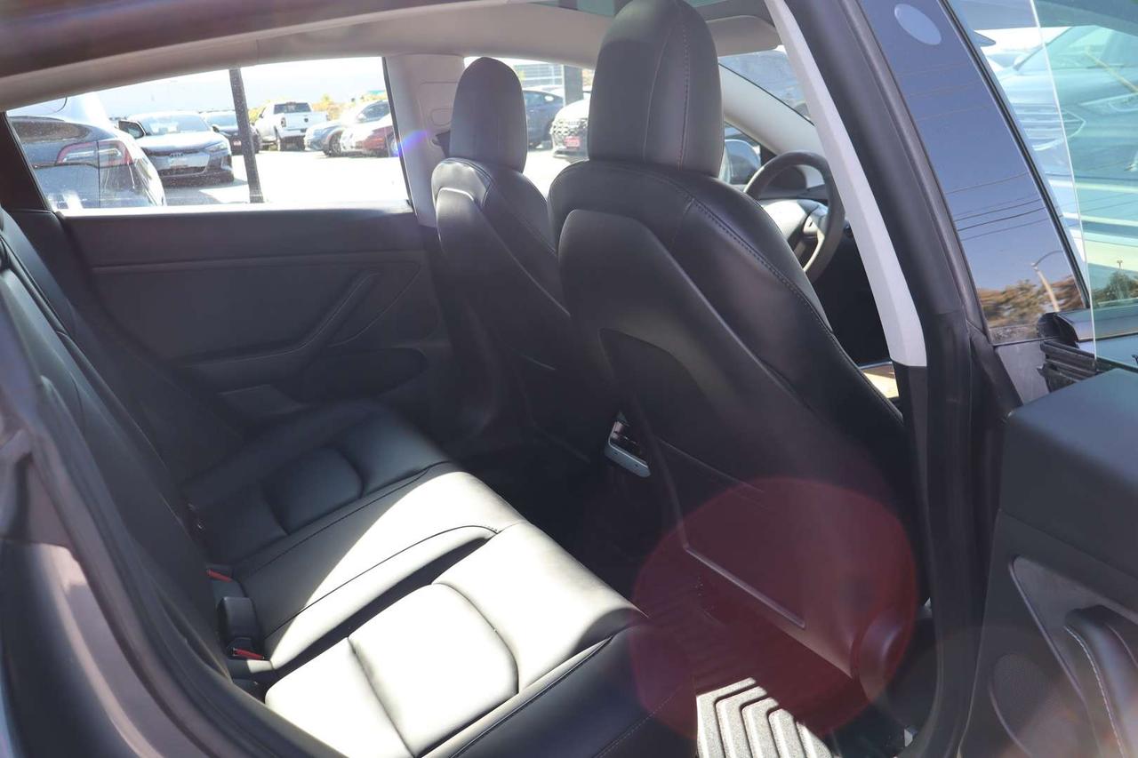 2023 Tesla Model 3 STANDARD RANGE PLUS Photo