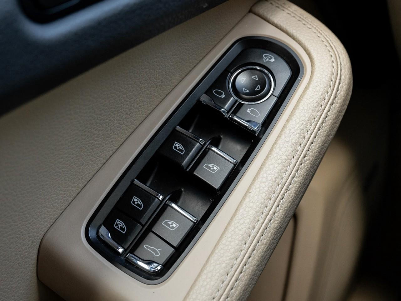 2024 Porsche Macan Base 4dr All-Wheel Drive Photo
