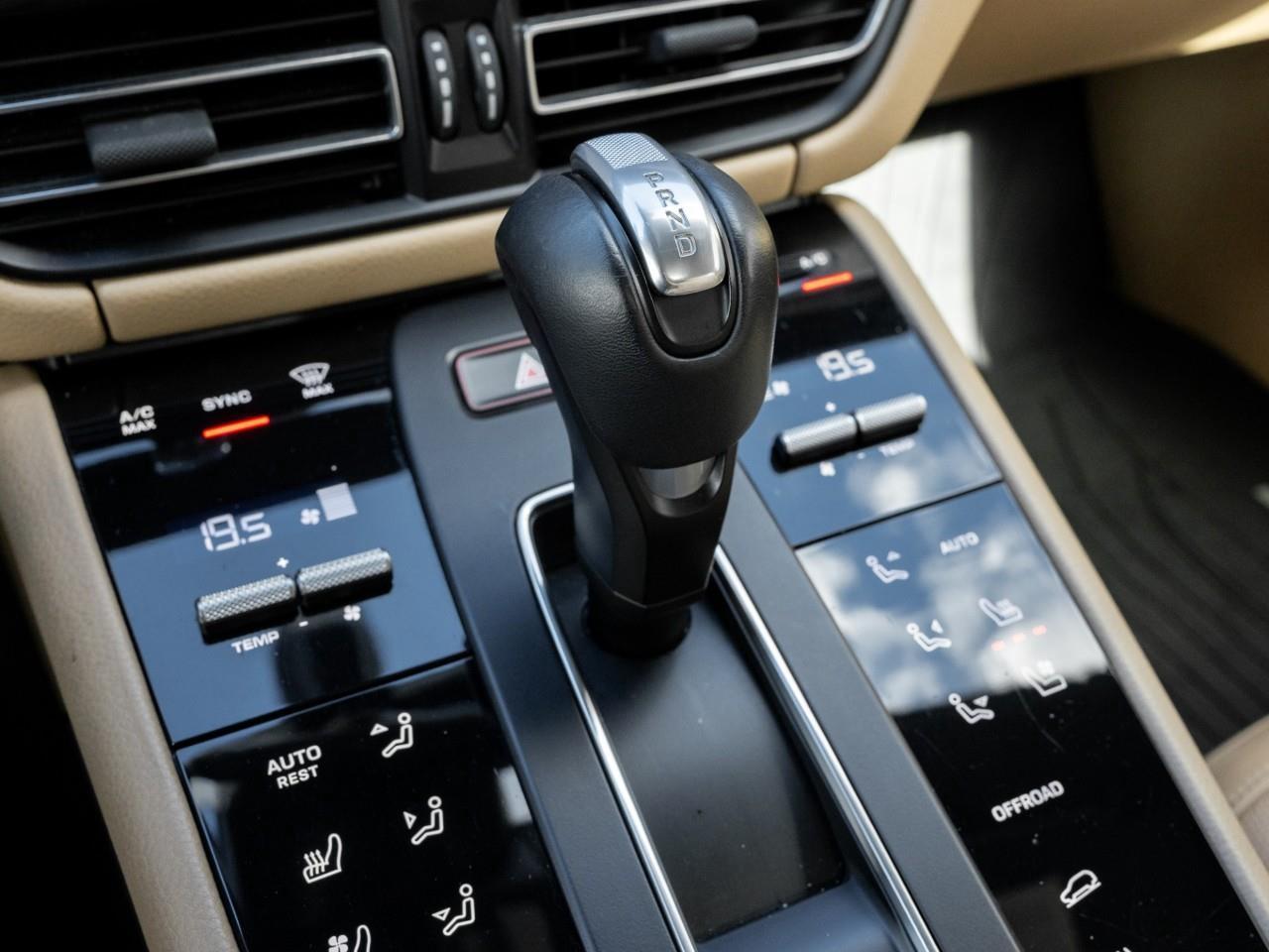 2024 Porsche Macan Base 4dr All-Wheel Drive Photo