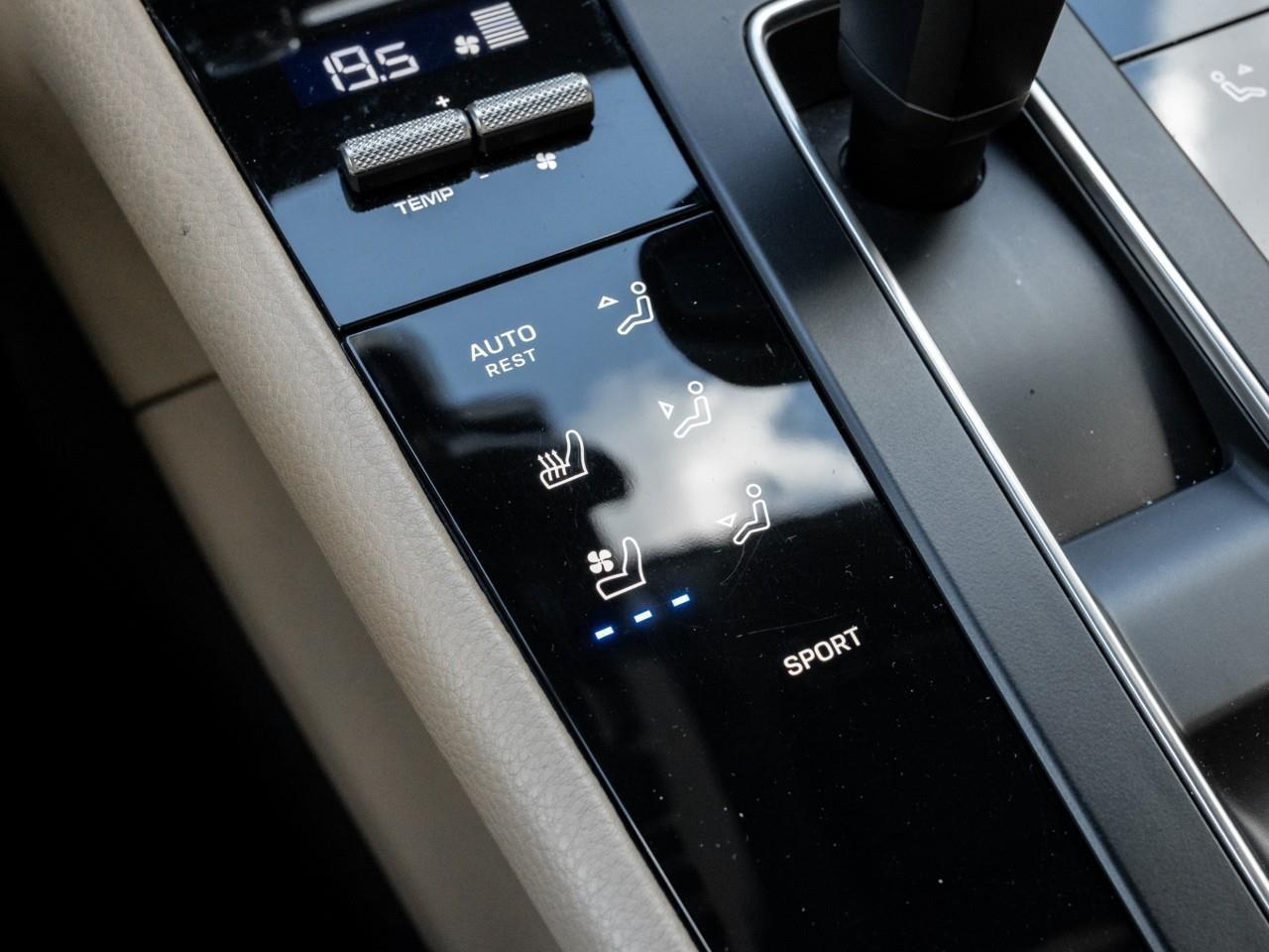 2024 Porsche Macan Base 4dr All-Wheel Drive Photo