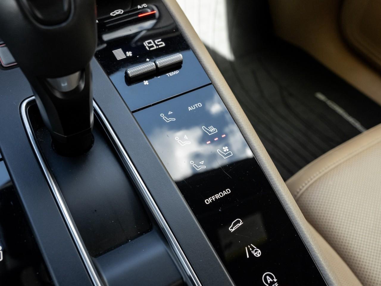 2024 Porsche Macan Base 4dr All-Wheel Drive Photo