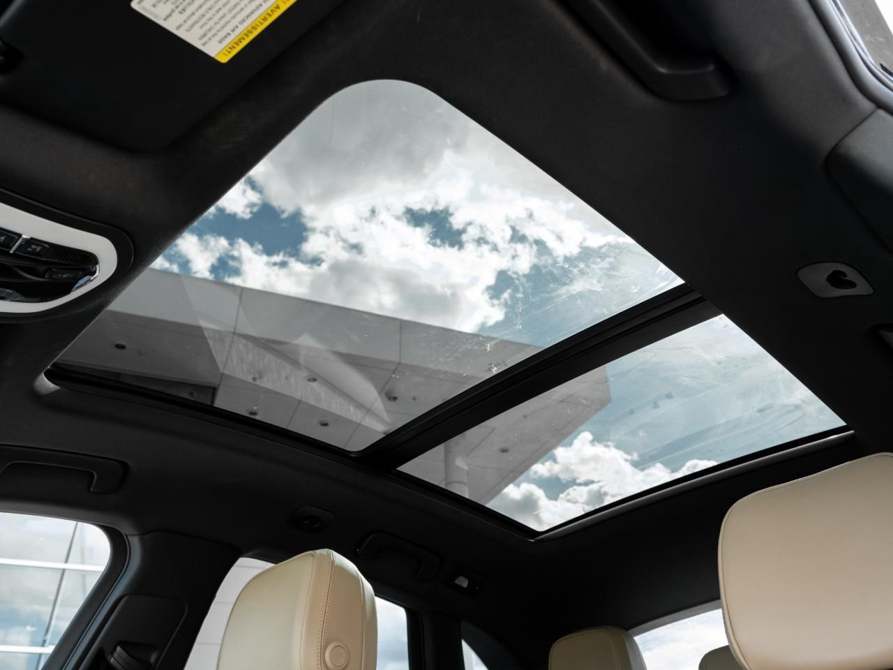 2024 Porsche Macan Base 4dr All-Wheel Drive Photo