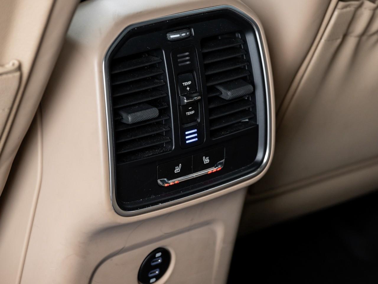 2024 Porsche Macan Base 4dr All-Wheel Drive Photo