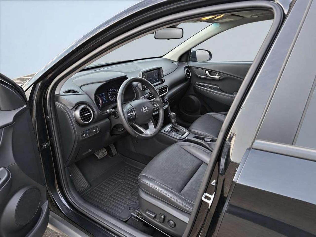 2019 Hyundai KONA lUXURYTECH PKG   AWD   SUNROOF   LEATHER SEATS   BLIND SPOT   BACKUP CAM Photo