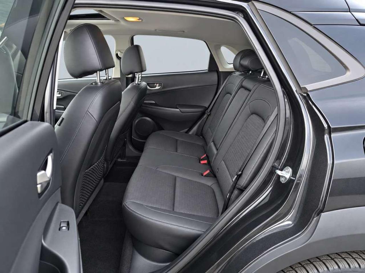 2019 Hyundai KONA lUXURYTECH PKG   AWD   SUNROOF   LEATHER SEATS   BLIND SPOT   BACKUP CAM Photo