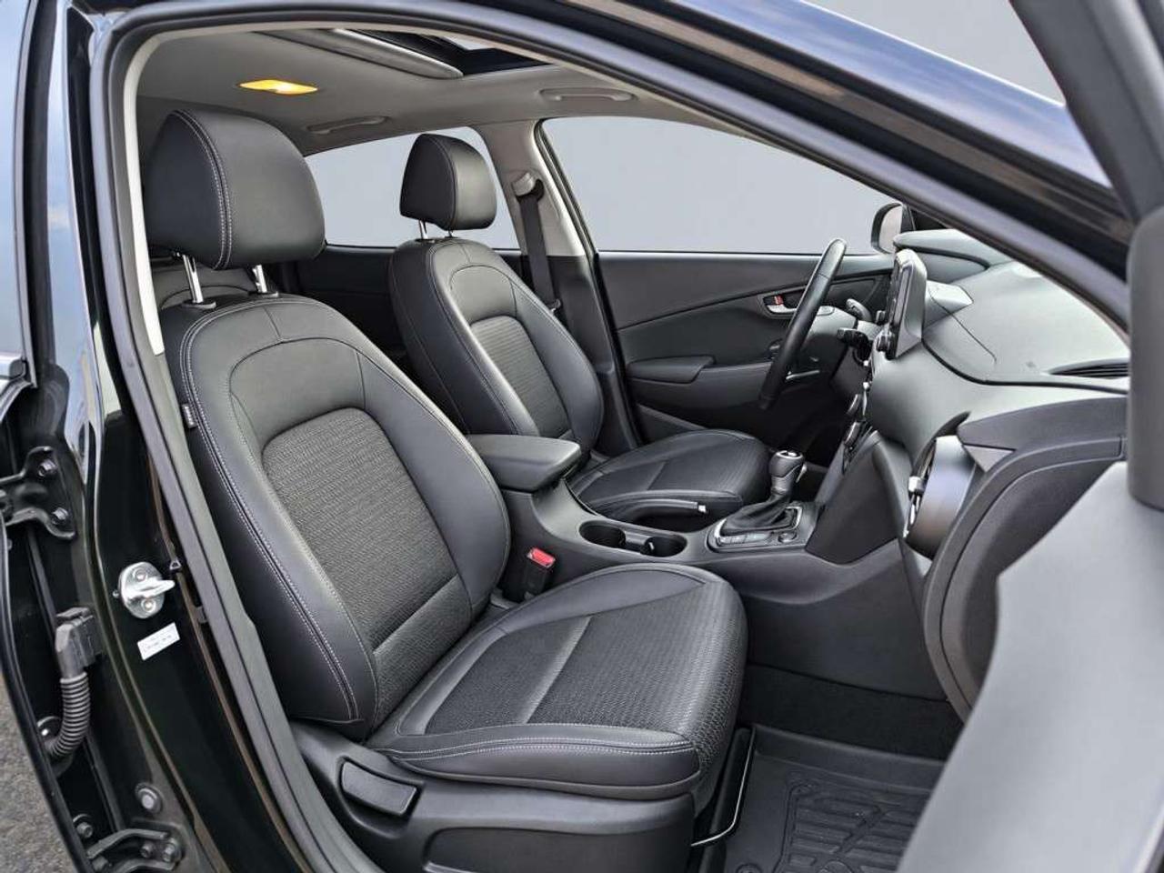 2019 Hyundai KONA lUXURYTECH PKG   AWD   SUNROOF   LEATHER SEATS   BLIND SPOT   BACKUP CAM Photo