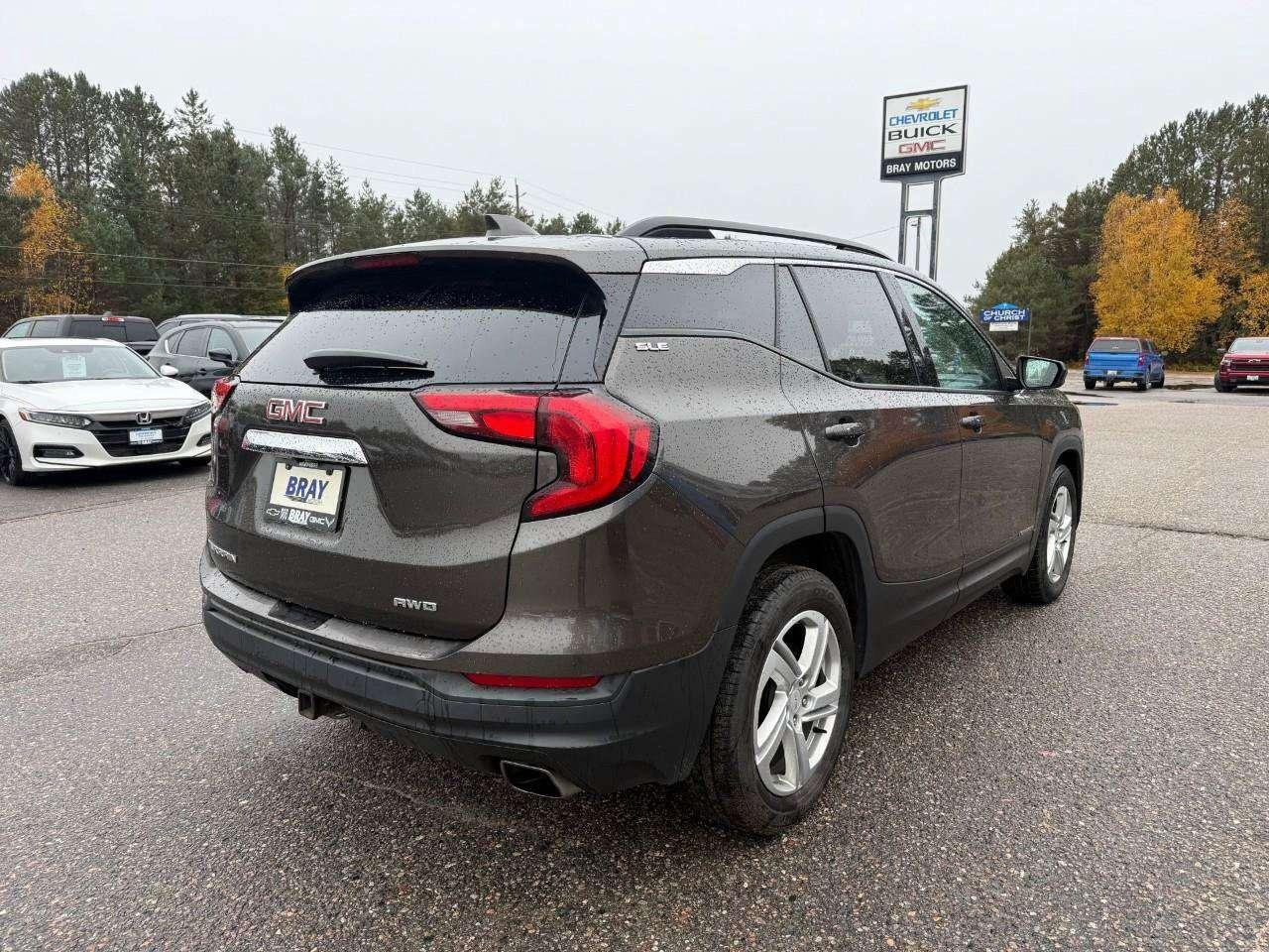 2019 GMC Terrain TRAILERING PKG. HEATED FRONT SEATS. LUGGAGE RACK. WINTER TIRES AND WHEELS. CERTIFIED. Photo