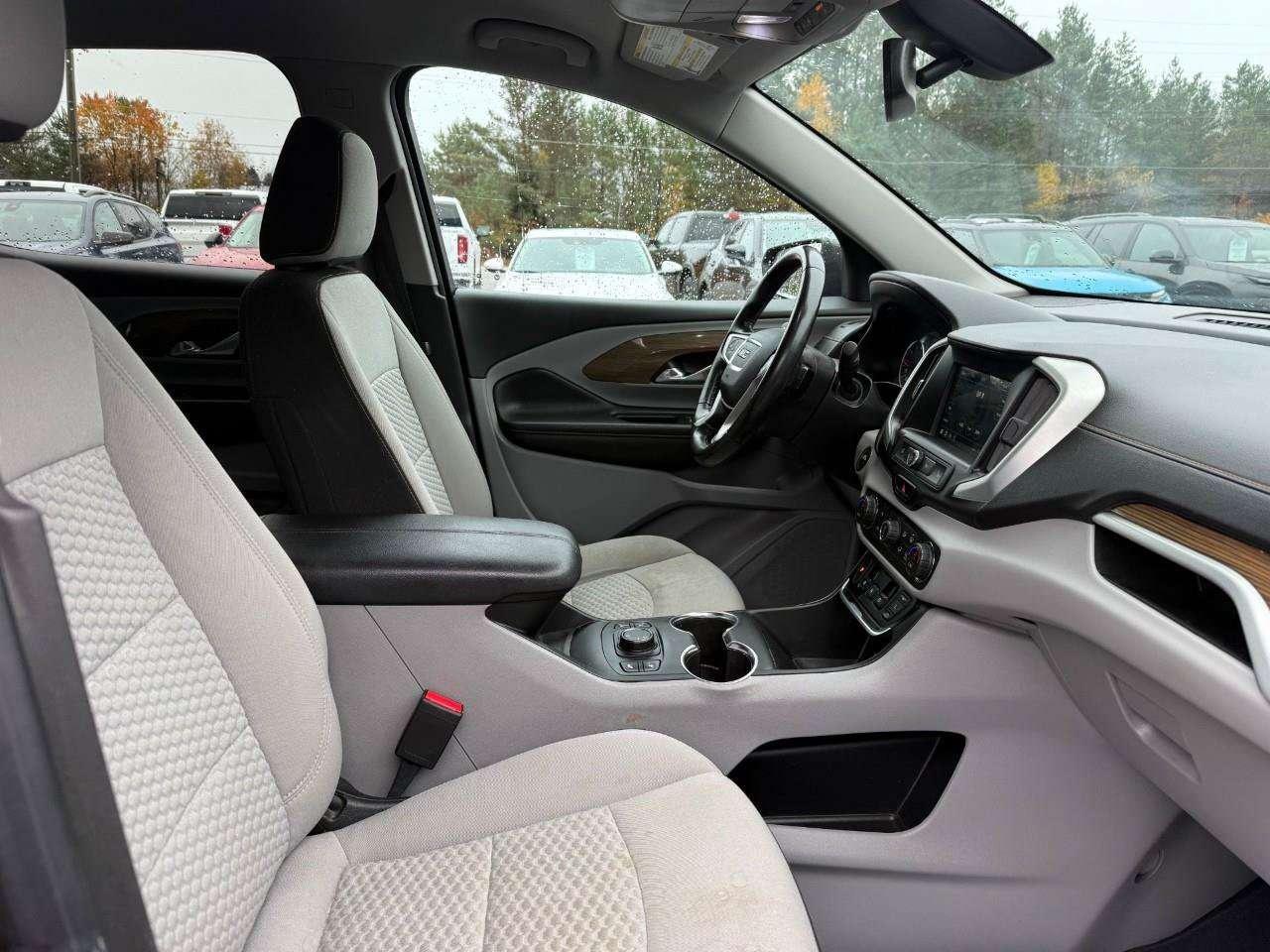 2019 GMC Terrain TRAILERING PKG. HEATED FRONT SEATS. LUGGAGE RACK. WINTER TIRES AND WHEELS. CERTIFIED. Photo