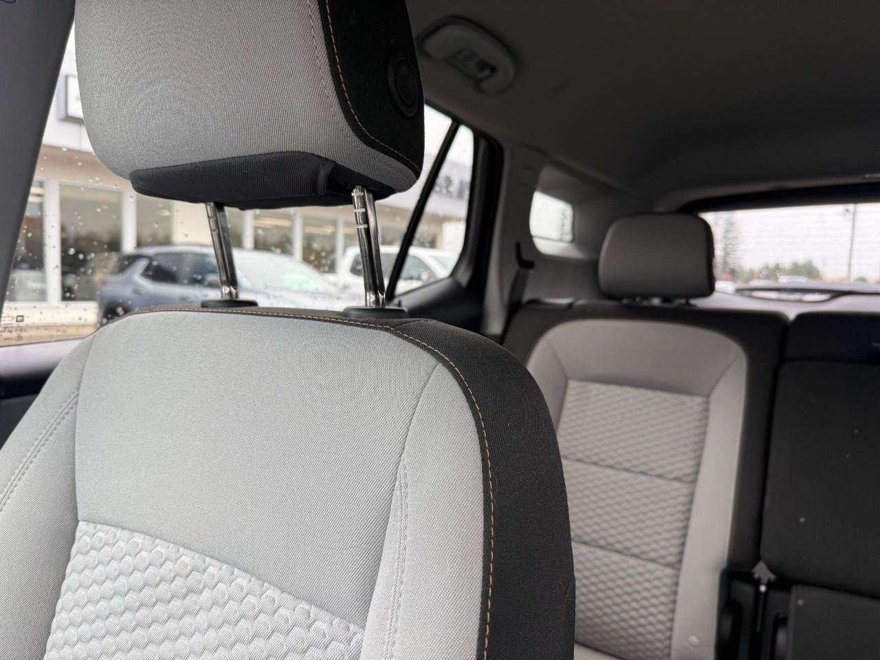 2019 GMC Terrain TRAILERING PKG. HEATED FRONT SEATS. LUGGAGE RACK. WINTER TIRES AND WHEELS. CERTIFIED. Photo