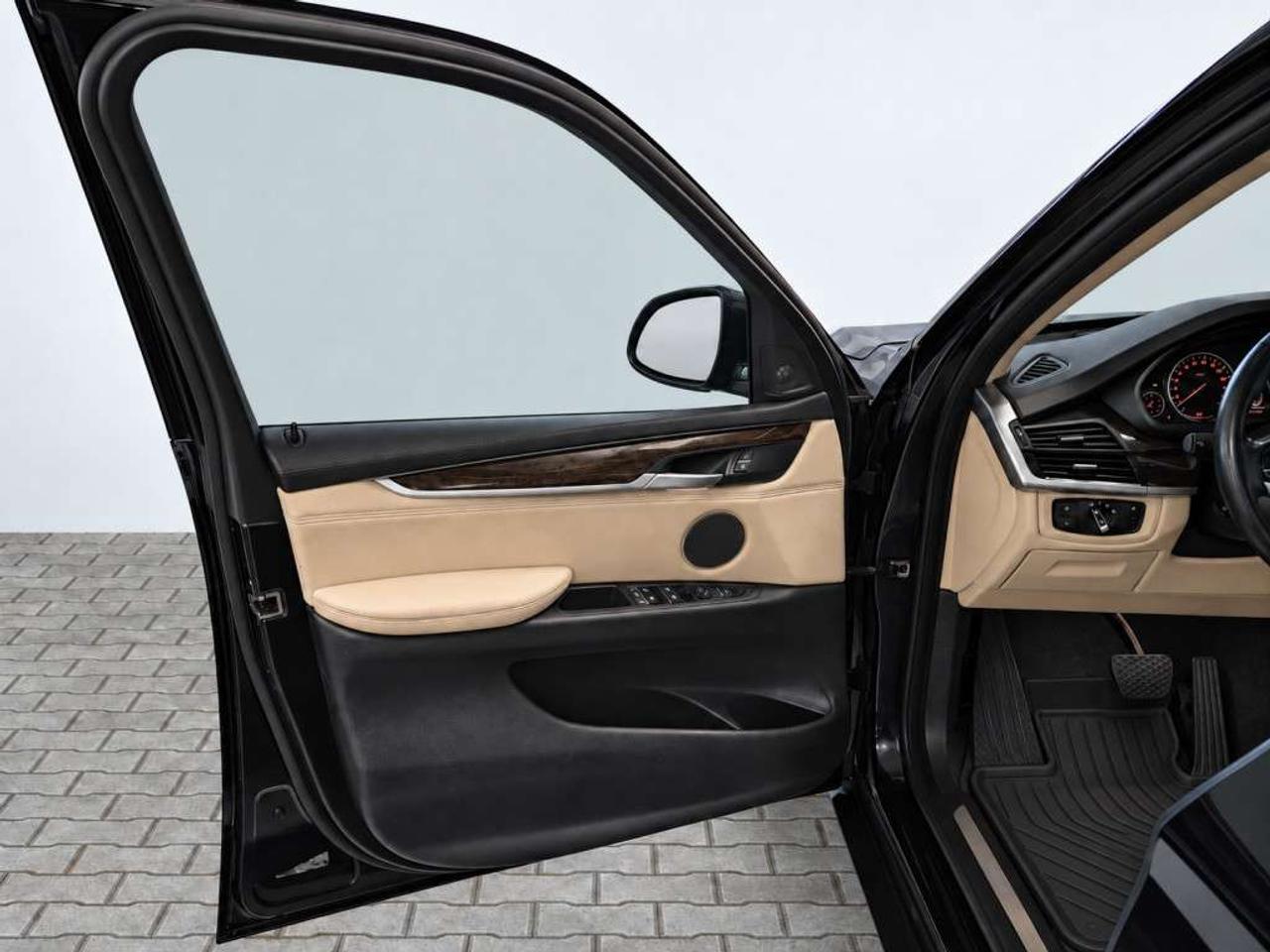 2015 BMW X5 xDrive35 AWD  Leather   Keyless start  Heads up display  Sunroof   Premium Sound Photo