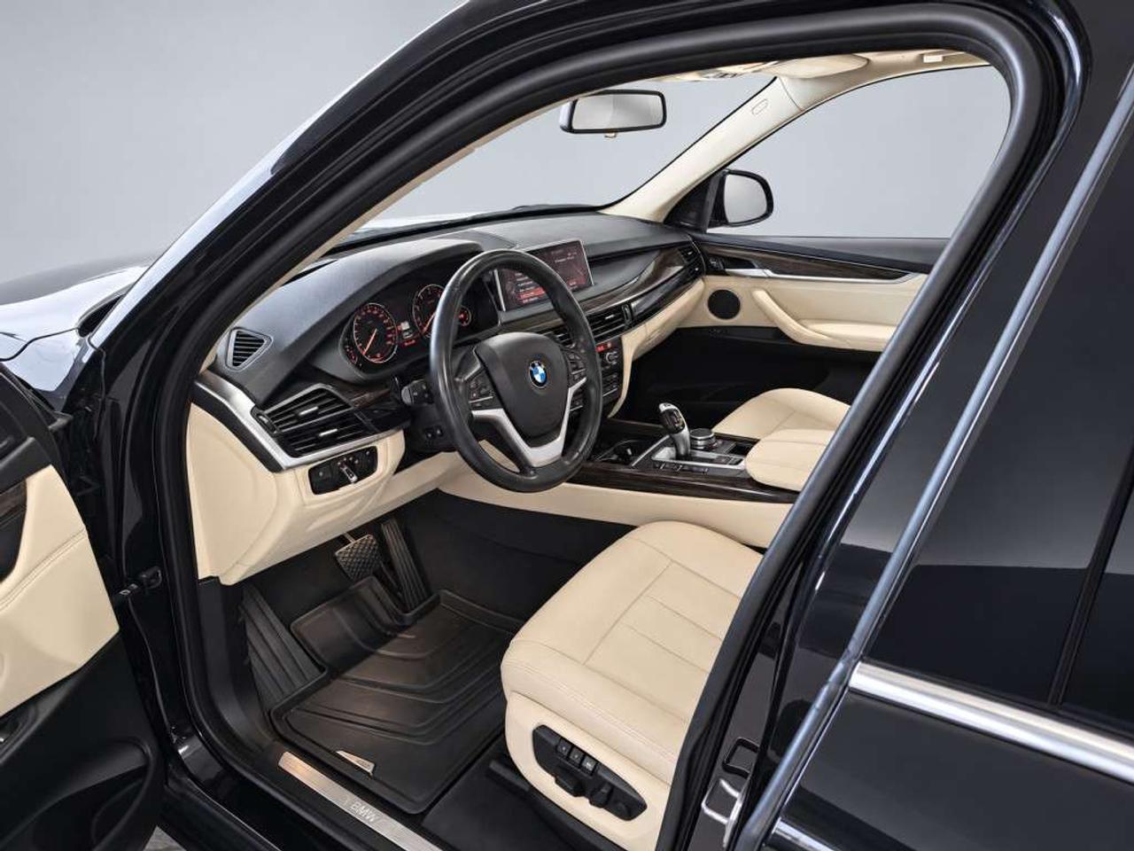 2015 BMW X5 xDrive35 AWD  Leather   Keyless start  Heads up display  Sunroof   Premium Sound Photo