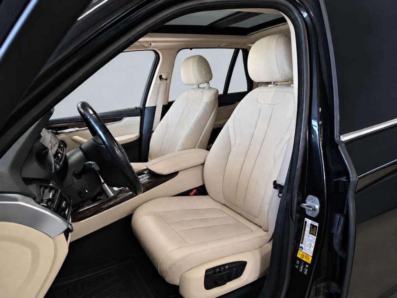 2015 BMW X5 xDrive35 AWD  Leather   Keyless start  Heads up display  Sunroof   Premium Sound Photo