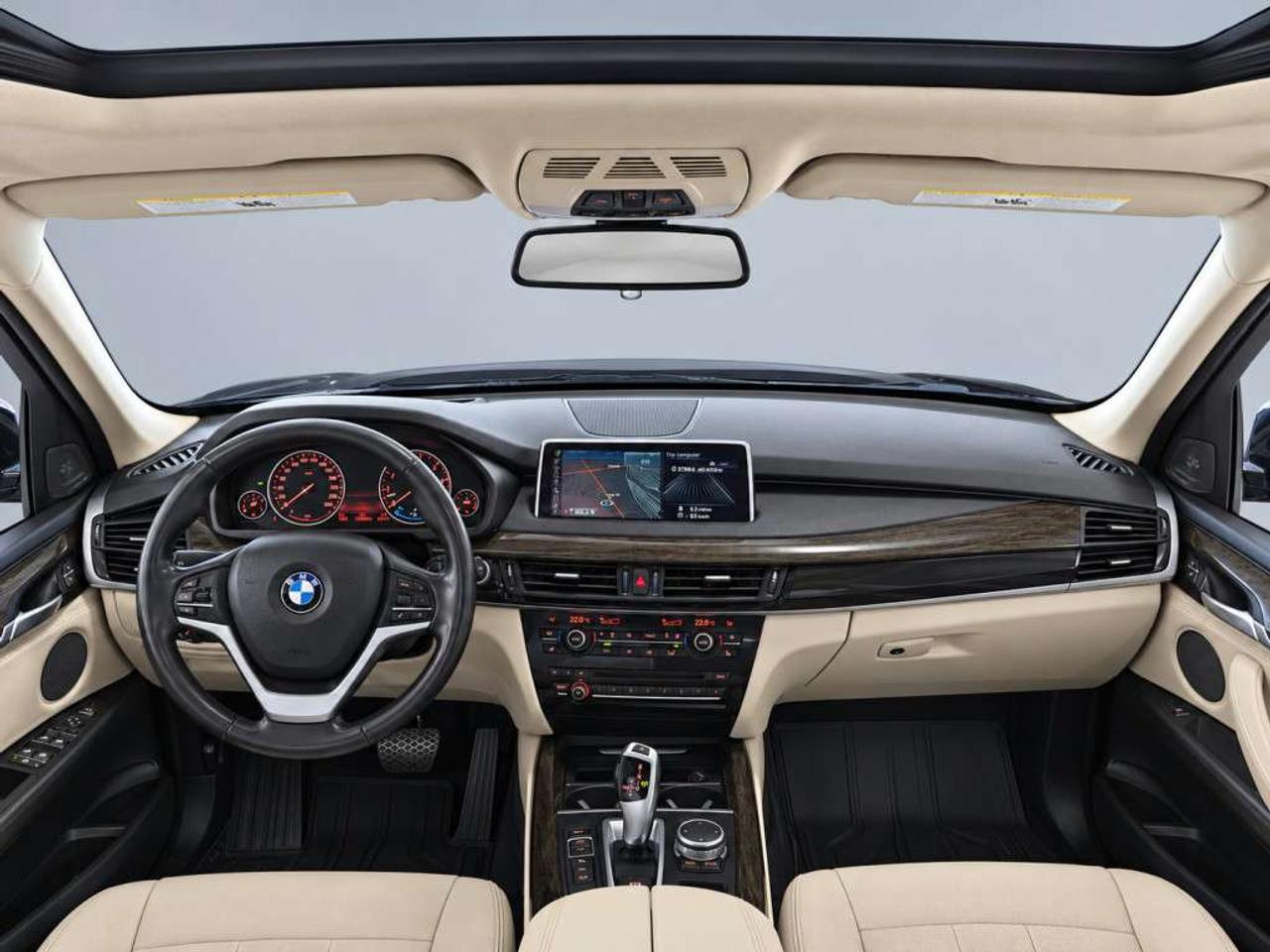 2015 BMW X5 xDrive35 AWD  Leather   Keyless start  Heads up display  Sunroof   Premium Sound Photo