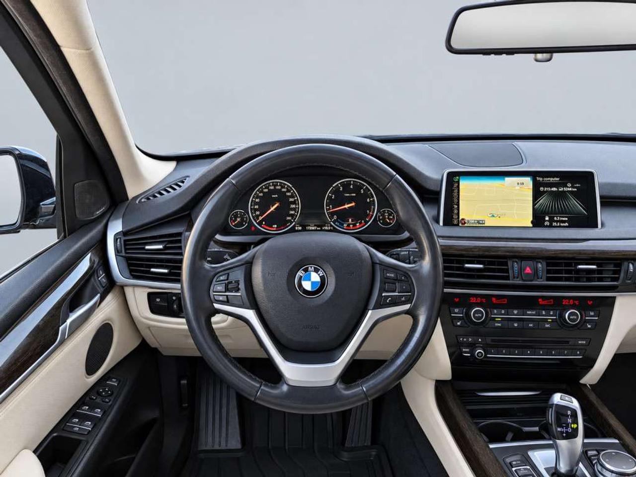 2015 BMW X5 xDrive35 AWD  Leather   Keyless start  Heads up display  Sunroof   Premium Sound Photo