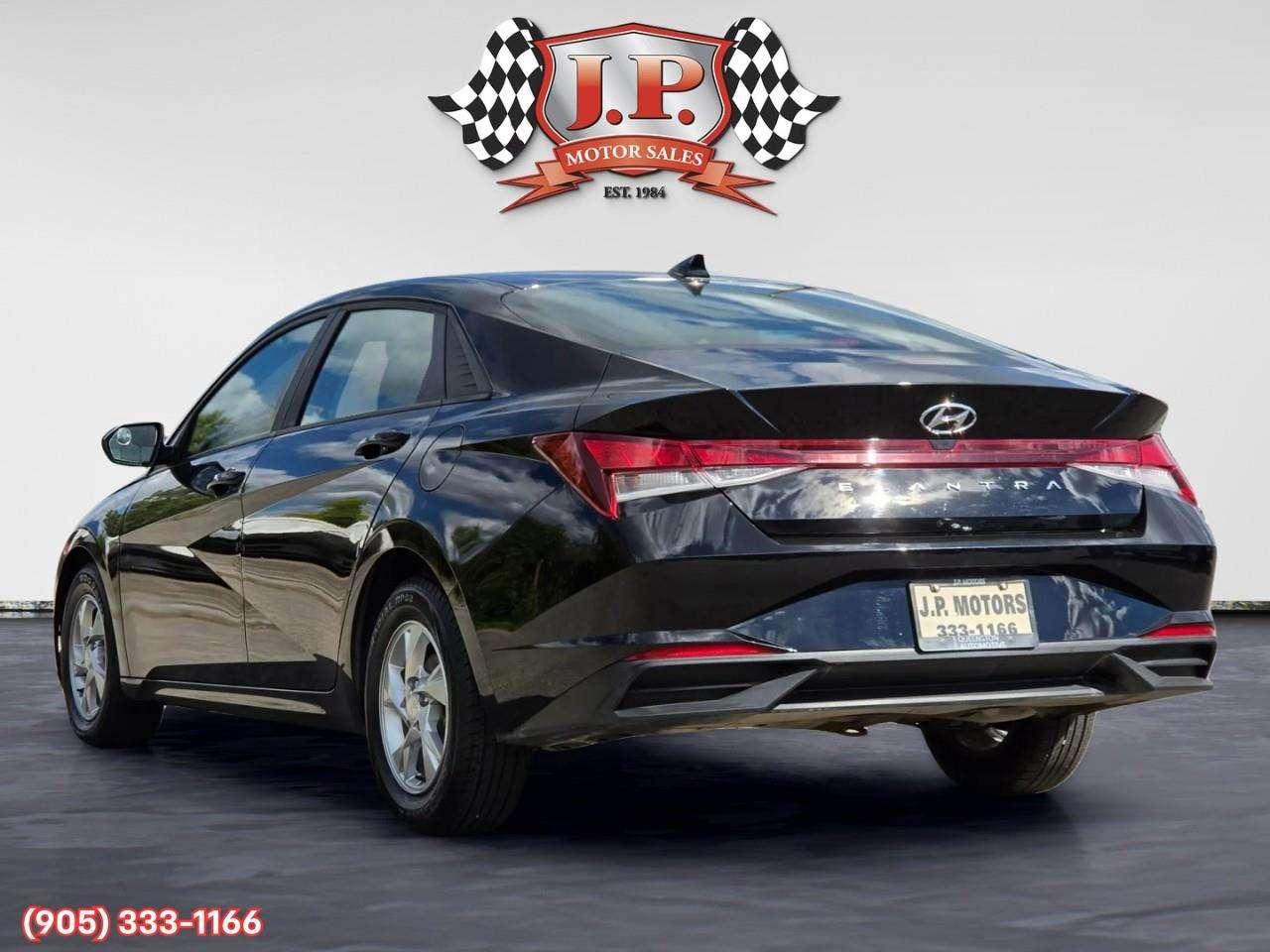 2022 Hyundai Elantra ESSENTIAL Apple CarPlay & Android Auto • Heated Front Seats • Lane Assist • Keyless Entry • Alloy Wheels Photo