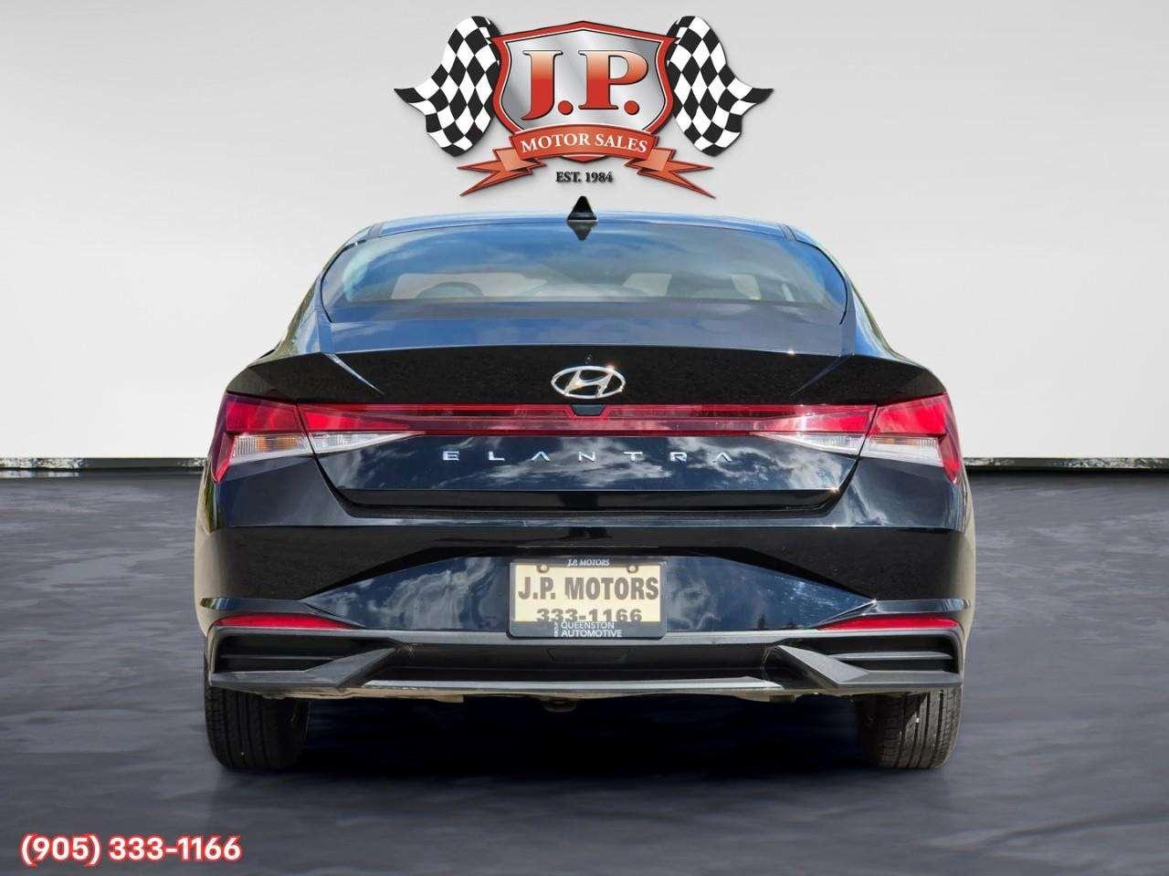 2022 Hyundai Elantra ESSENTIAL Apple CarPlay & Android Auto • Heated Front Seats • Lane Assist • Keyless Entry • Alloy Wheels Photo
