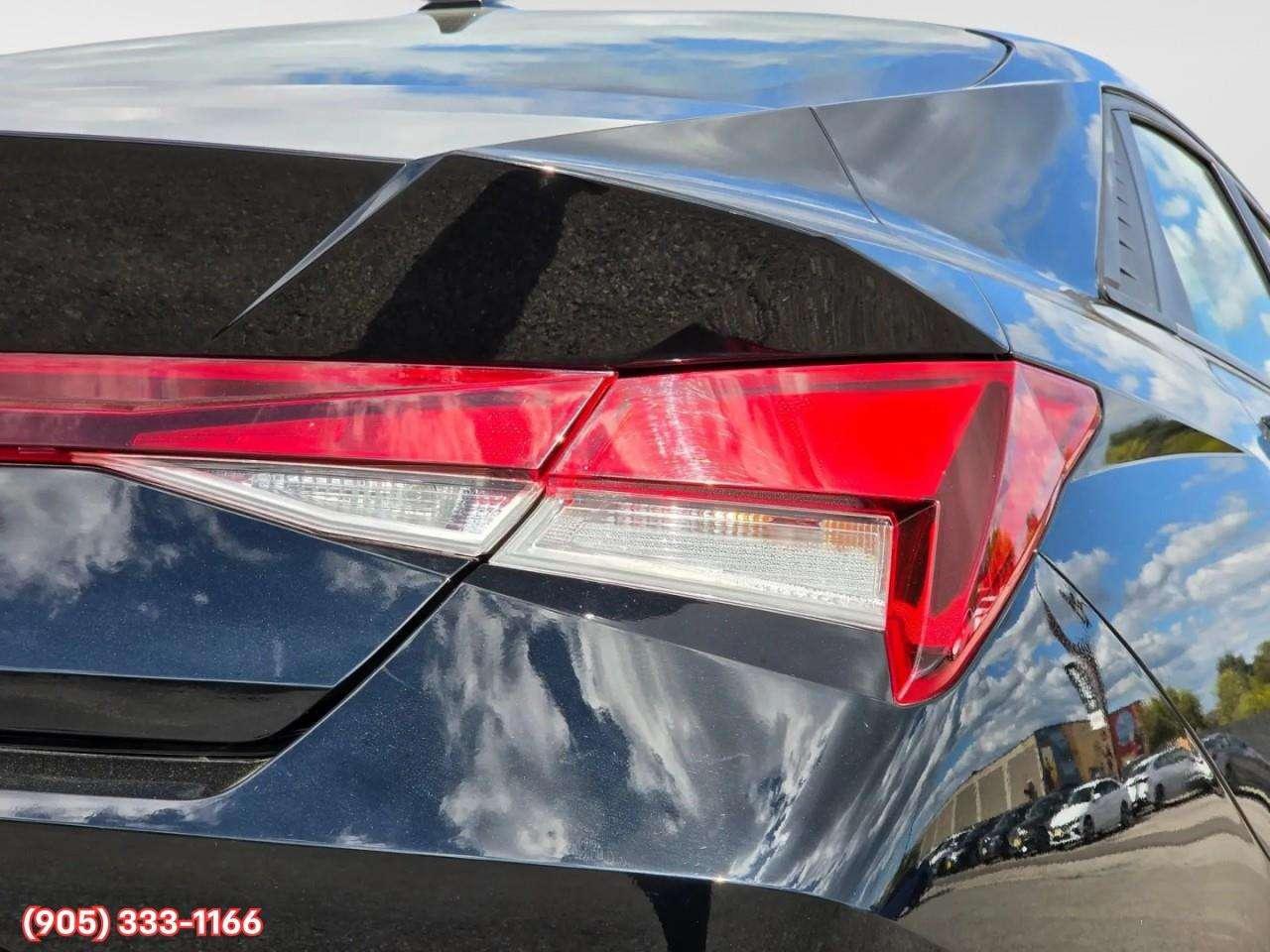 2022 Hyundai Elantra ESSENTIAL Apple CarPlay & Android Auto • Heated Front Seats • Lane Assist • Keyless Entry • Alloy Wheels Photo