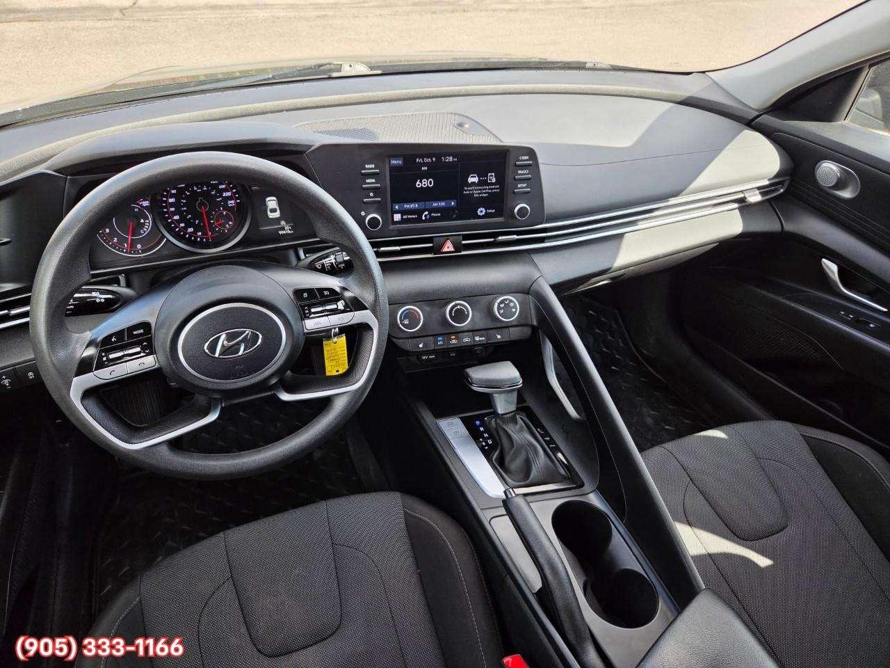 2022 Hyundai Elantra ESSENTIAL Apple CarPlay & Android Auto • Heated Front Seats • Lane Assist • Keyless Entry • Alloy Wheels Photo