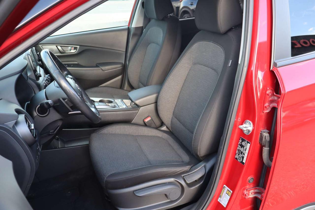2021 Hyundai KONA Preferred w/Two-Tone Roof   No Accident Photo