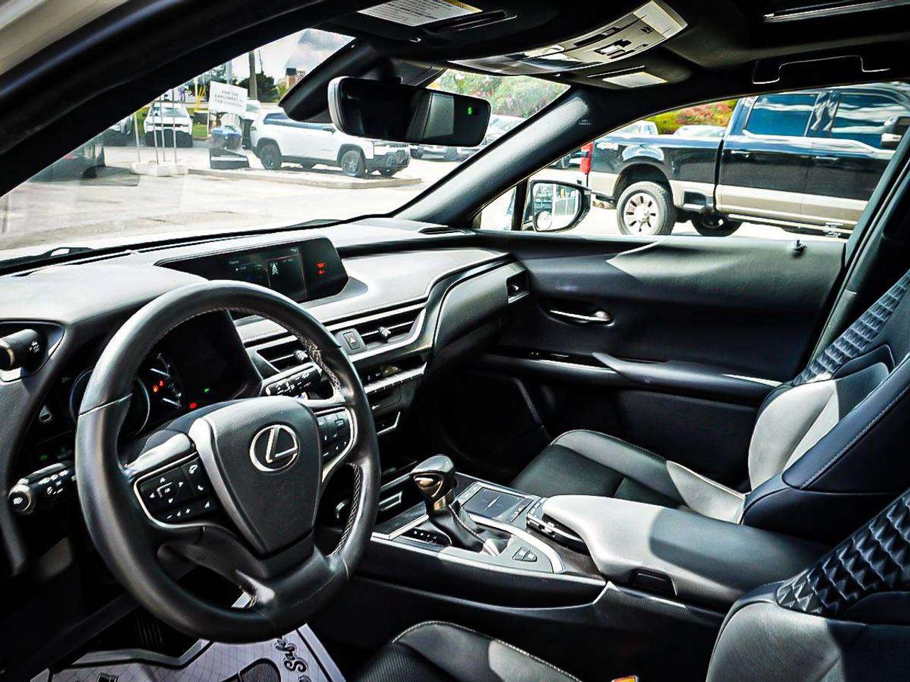 2022 Lexus UX  Photo