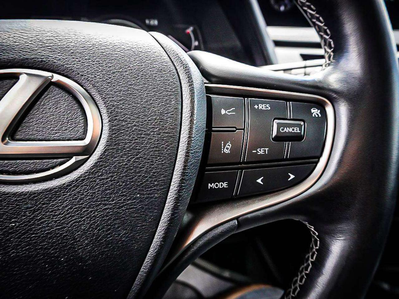 2022 Lexus UX  Photo