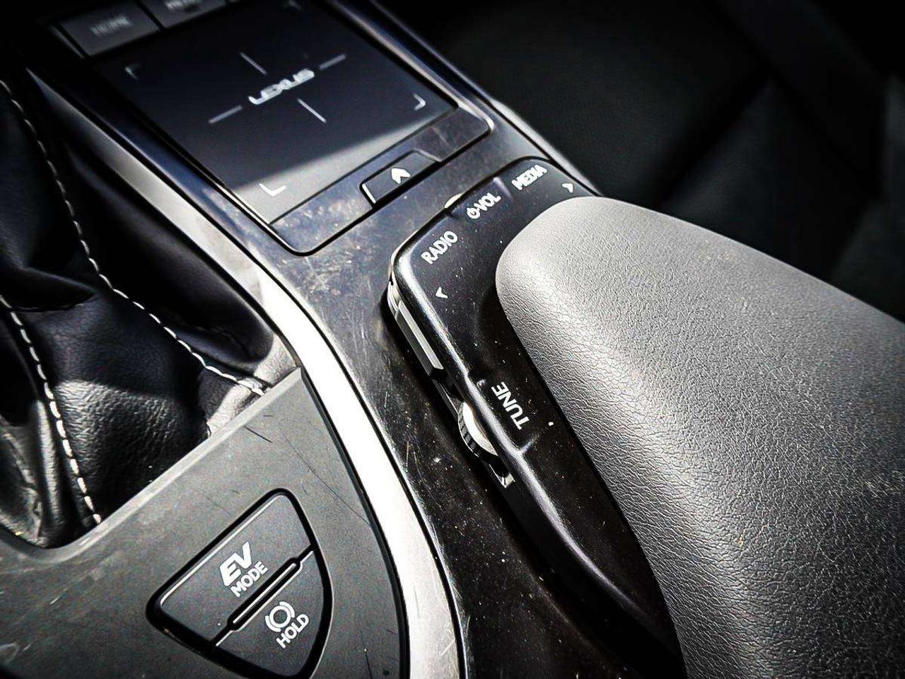 2022 Lexus UX  Photo