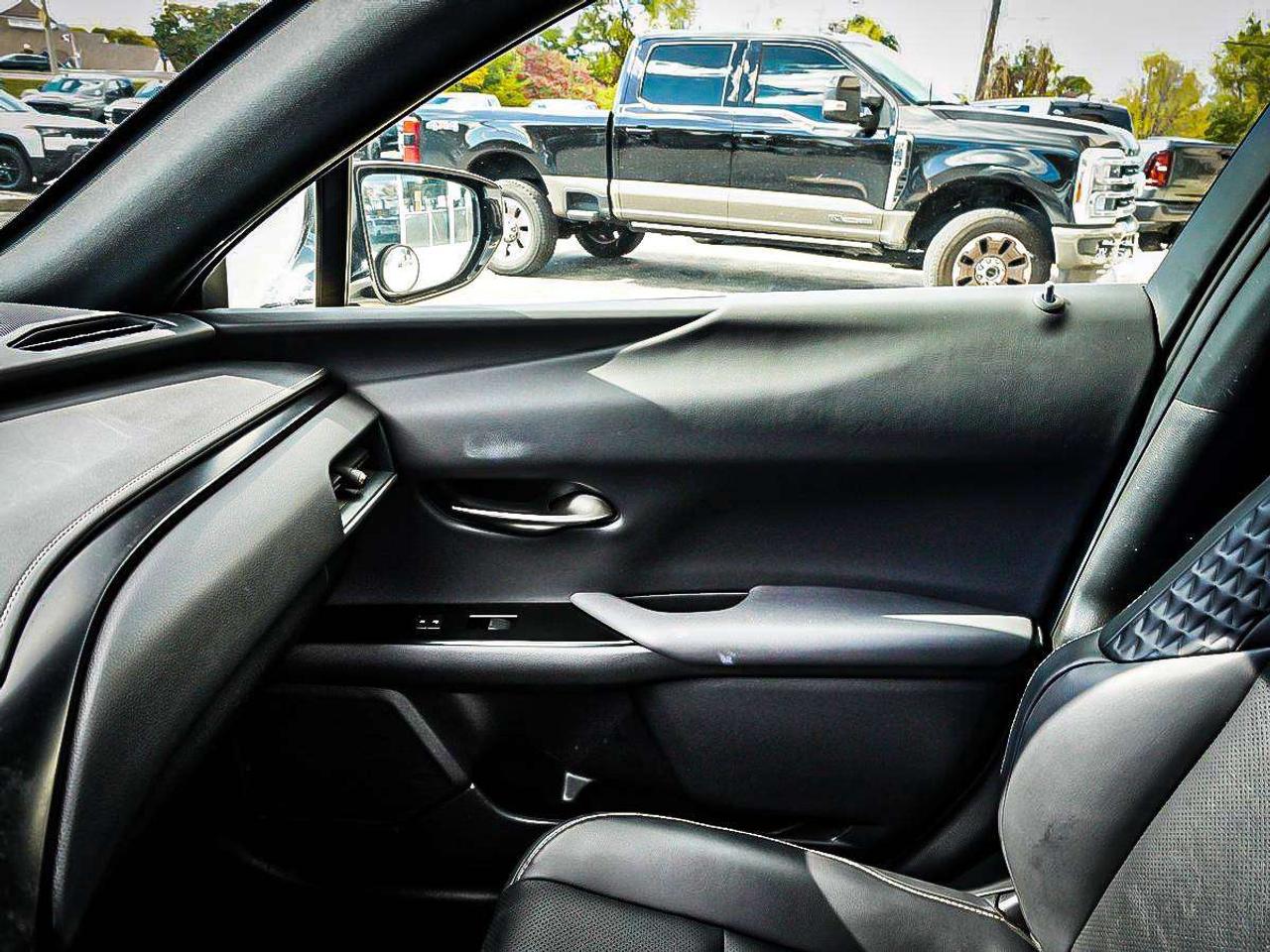 2022 Lexus UX  Photo