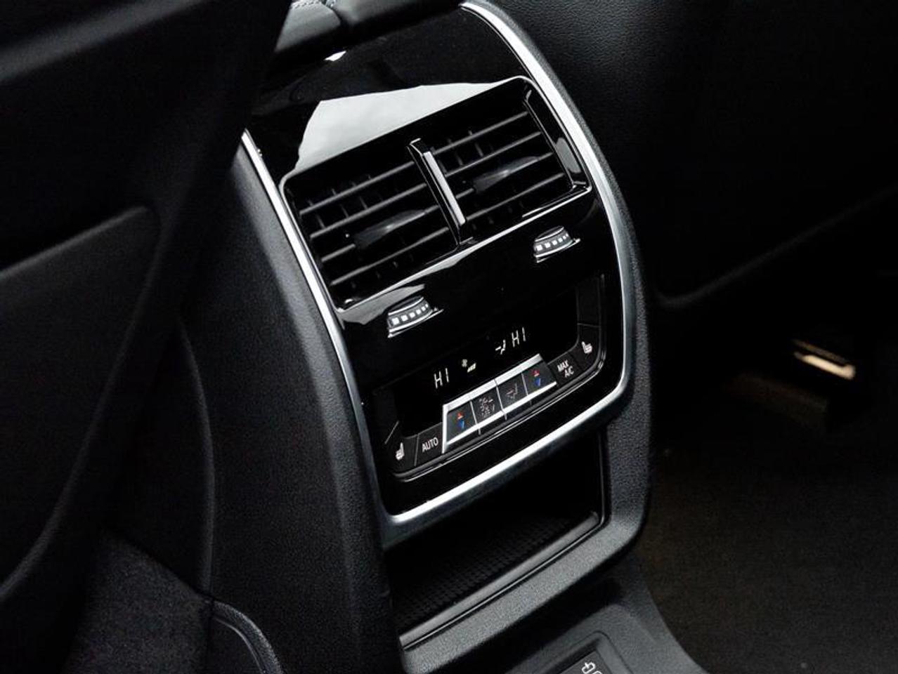 2027 BMW X7 M60i xDrive 4dr All-Wheel Drive Sports Activity Vehicle Photo