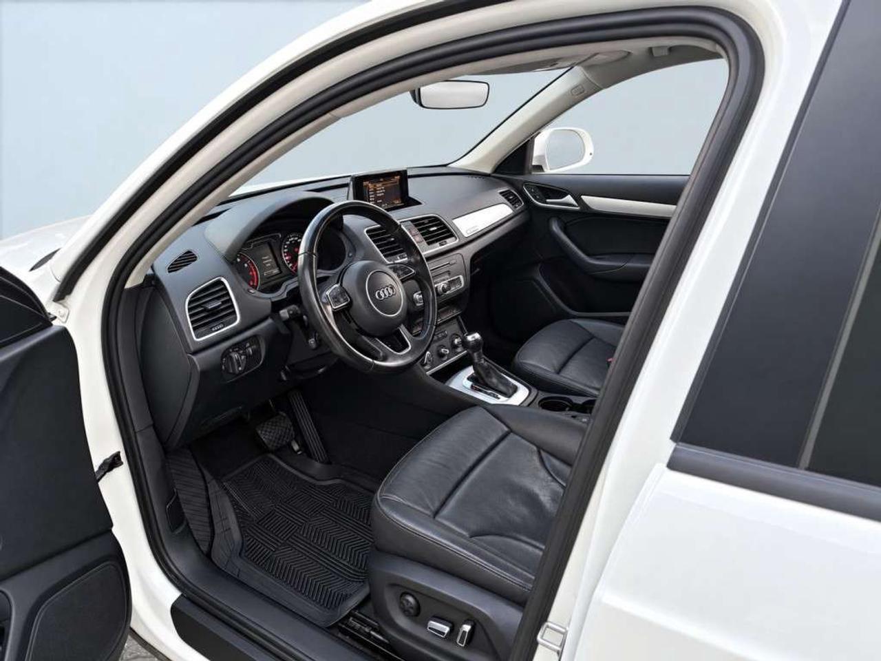 2017 Audi Q3 2.0T / QUATTRO AWD / LEATHER / SUNROOF / HEATED SEATS / BACKUP CAM Photo