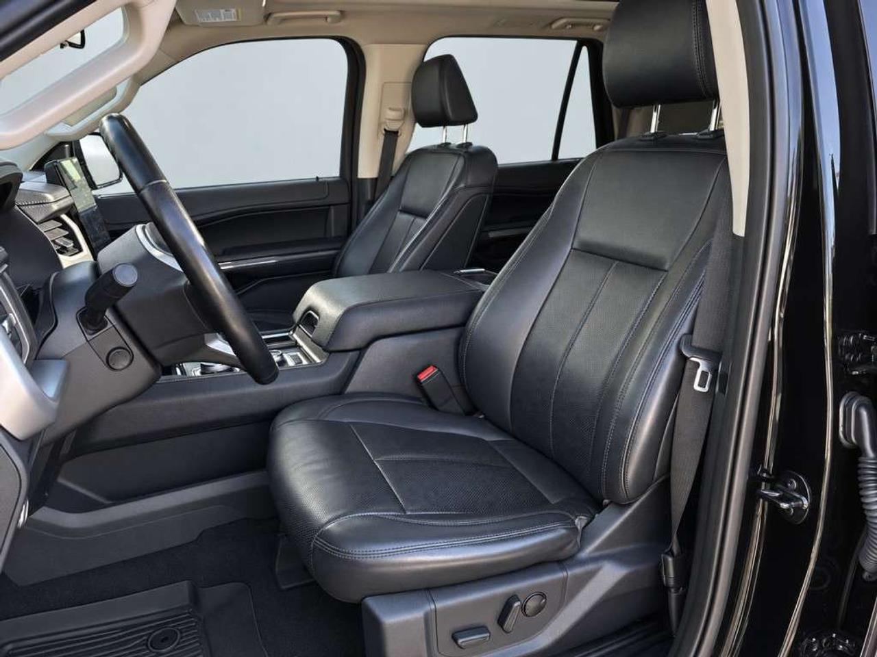 2022 Ford Expedition XLT 4x4   7 Passenger   Panoramic Sunroof   Remote Start   Carplay   Leather   Heated Seats Photo