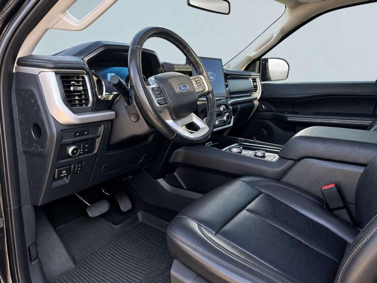 2022 Ford Expedition XLT 4x4   7 Passenger   Panoramic Sunroof   Remote Start   Carplay   Leather   Heated Seats Photo