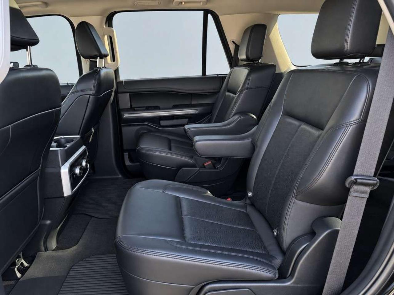 2022 Ford Expedition XLT 4x4   7 Passenger   Panoramic Sunroof   Remote Start   Carplay   Leather   Heated Seats Photo