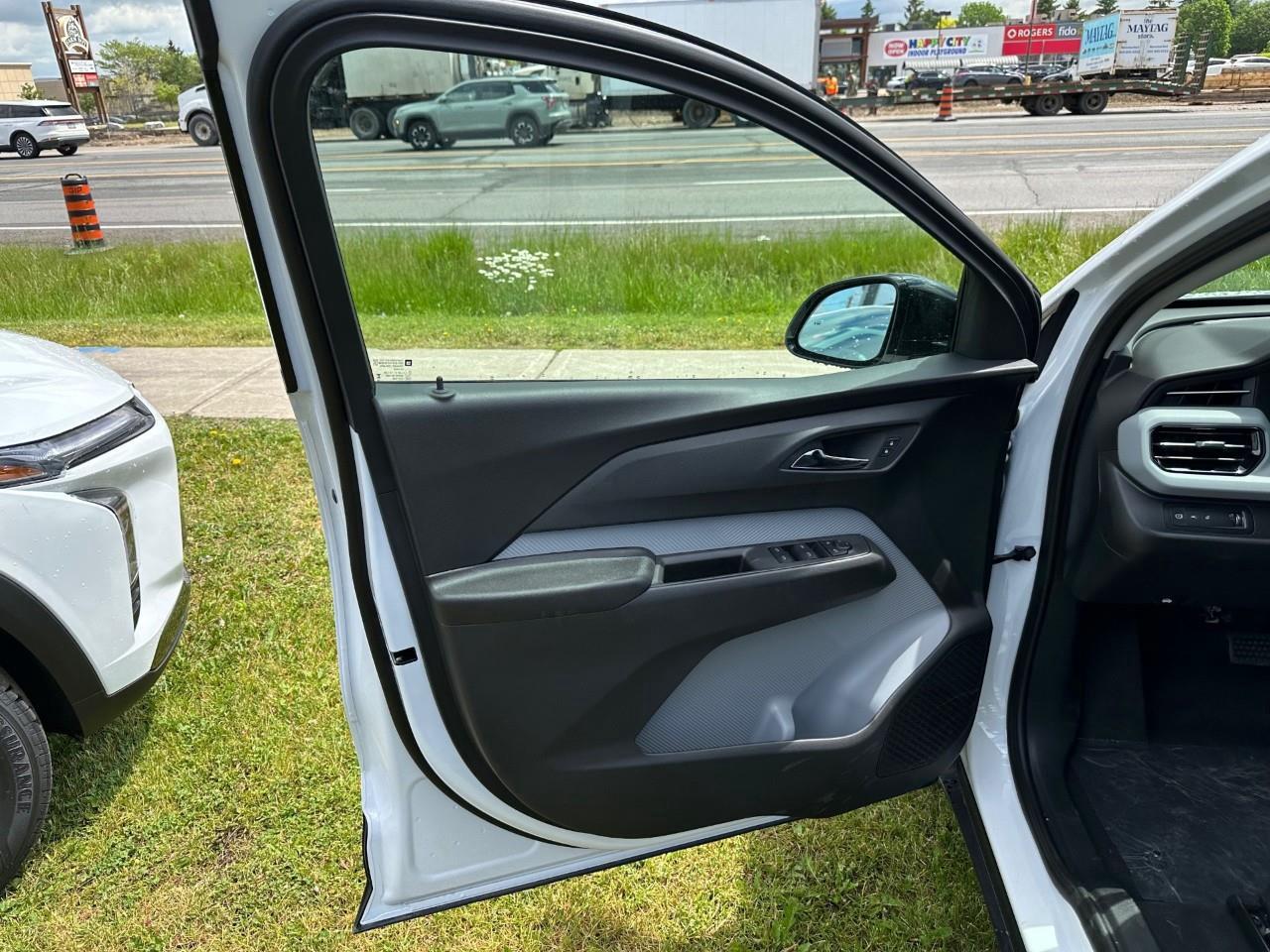 2027 Chevrolet Bolt RS 4dr Photo