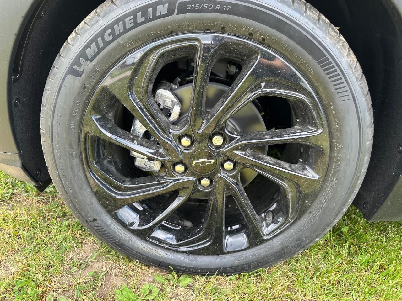 2027 Chevrolet Bolt RS 4dr Photo