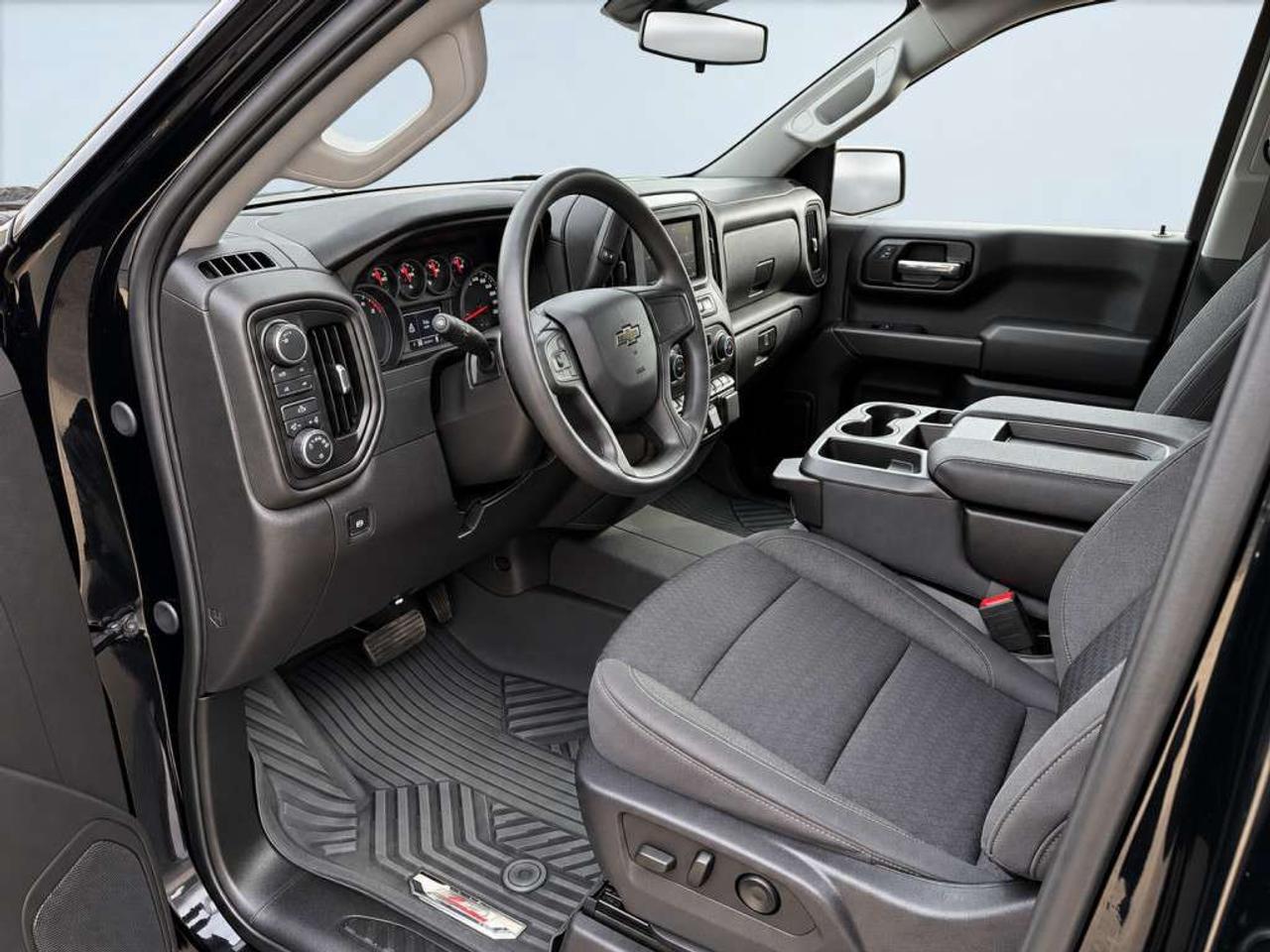 2024 Chevrolet Silverado 1500 CUSTOM TRAIL BOSS / 4X4 / 5.3L V8 / CREW CAB / REMOTE START / TOW PKG / BACKUP CAM Photo