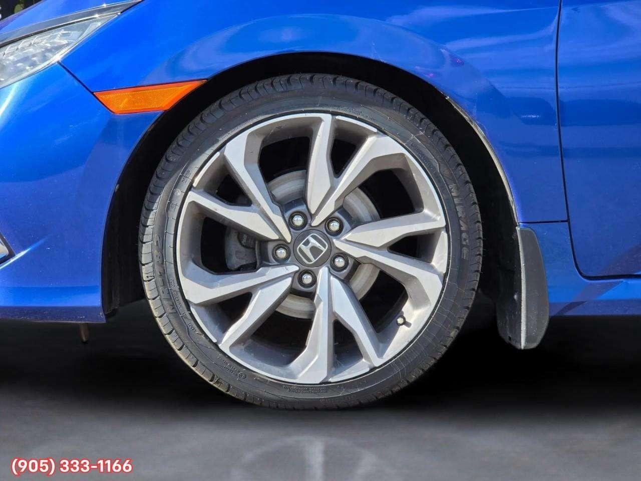 2019 Honda Civic Touring Apple CarPlay & Android Auto • Power Sunroof • Leather Seating • Built-In Navigation System • Remote Start System Photo