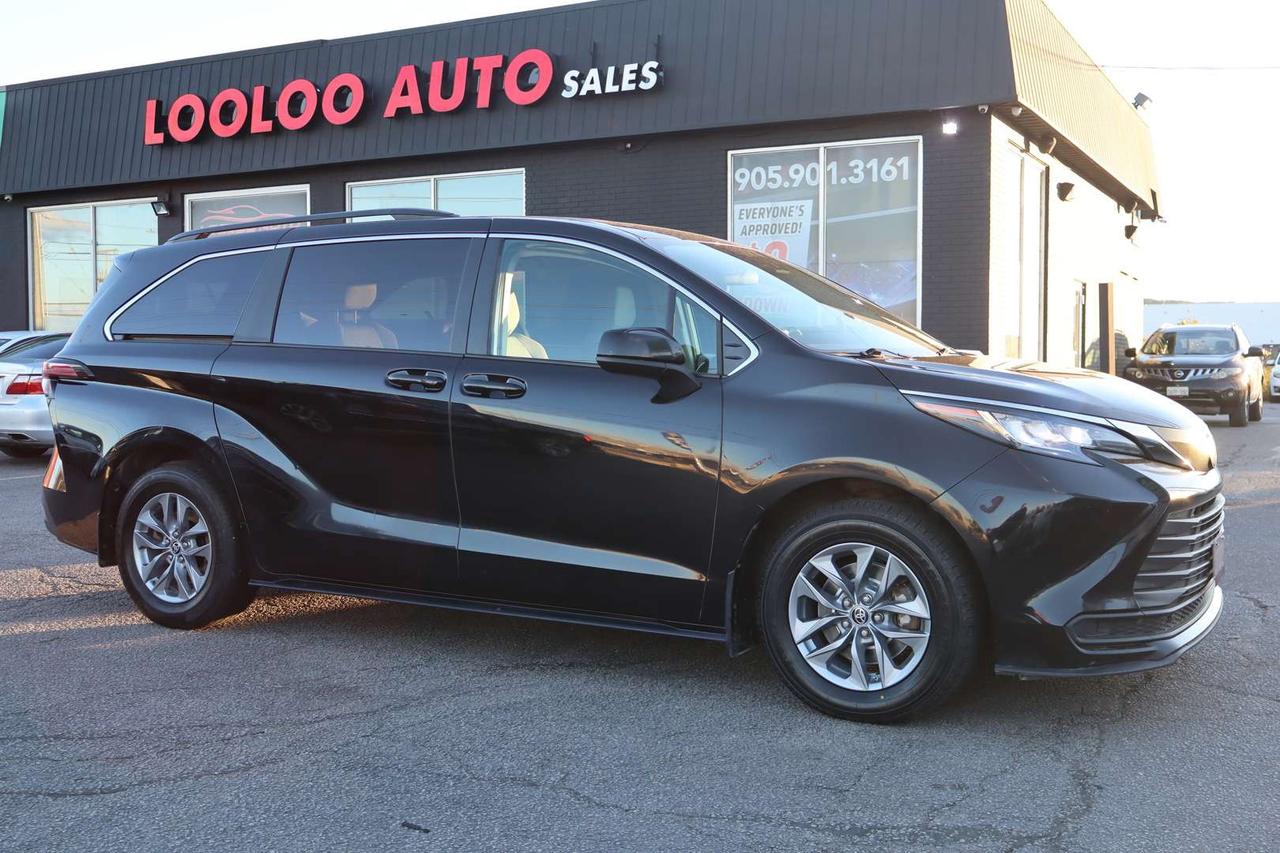 2022 Toyota Sienna LE   HYBRID   ACCIDENT FREE   CLEAN CARFAX Photo