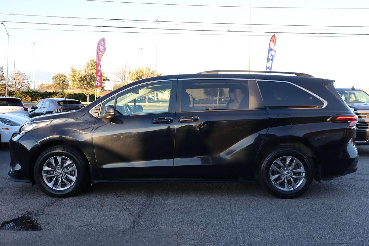 2022 Toyota Sienna LE   HYBRID   ACCIDENT FREE   CLEAN CARFAX Photo