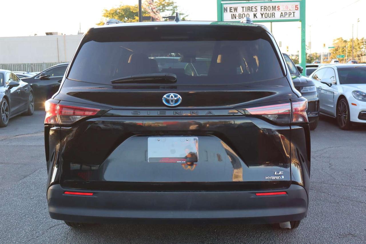 2022 Toyota Sienna LE   HYBRID   ACCIDENT FREE   CLEAN CARFAX Photo
