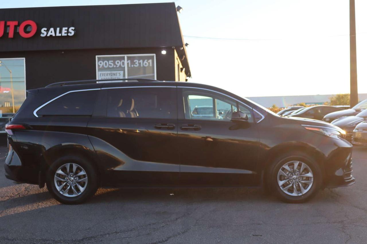 2022 Toyota Sienna LE   HYBRID   ACCIDENT FREE   CLEAN CARFAX Photo