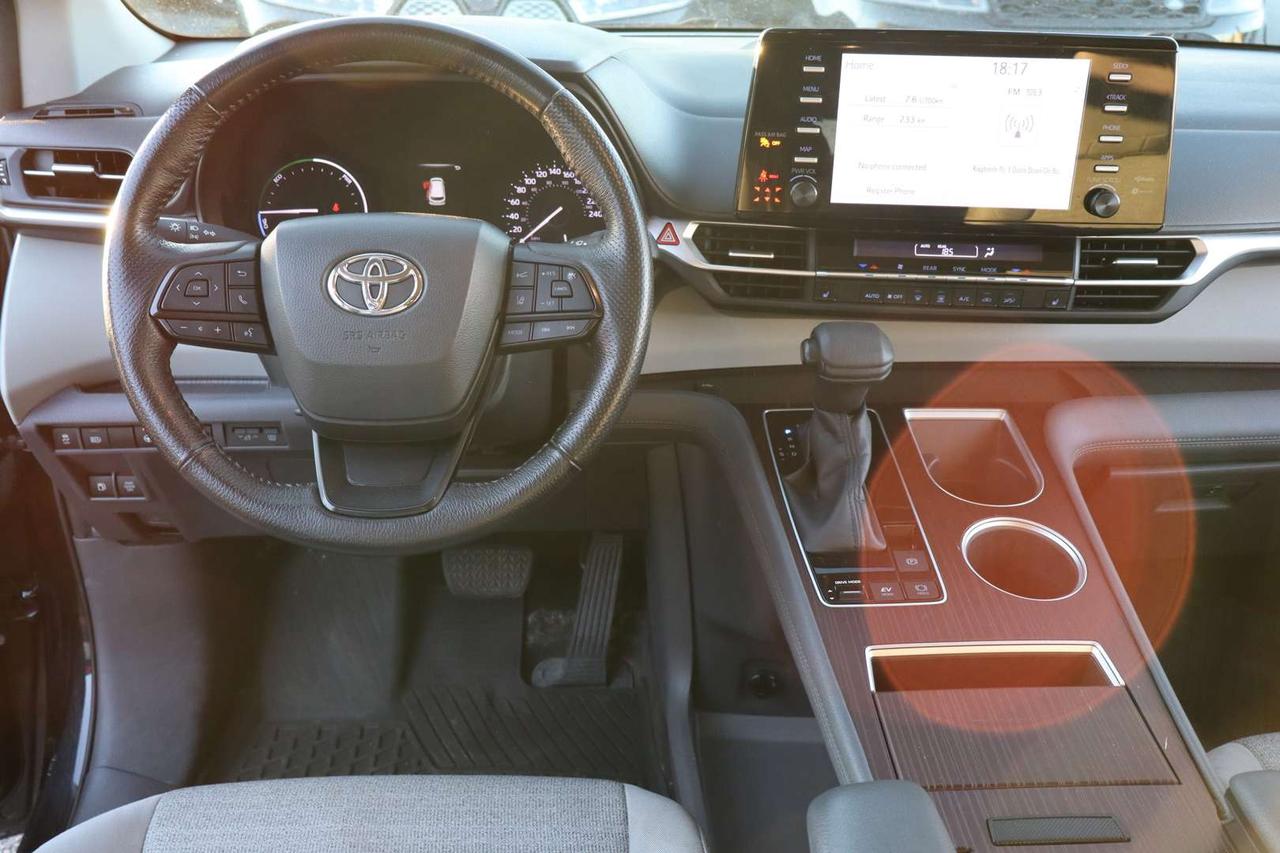 2022 Toyota Sienna LE   HYBRID   ACCIDENT FREE   CLEAN CARFAX Photo
