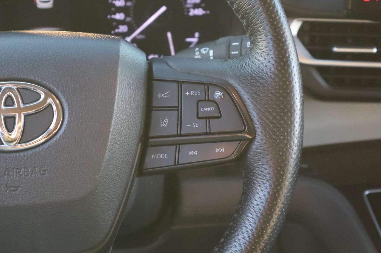 2022 Toyota Sienna LE   HYBRID   ACCIDENT FREE   CLEAN CARFAX Photo